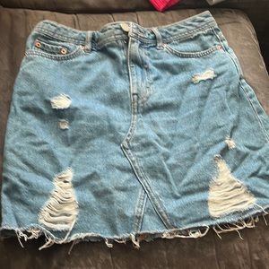 Esta falda es de h&m solo fue usada 2 veces